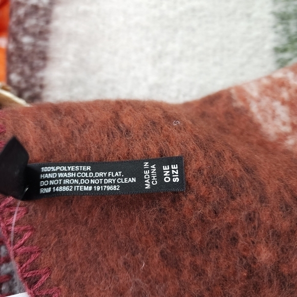 Torrid Large Poly Fleece Scarf OneSize - Picture 8 of 8